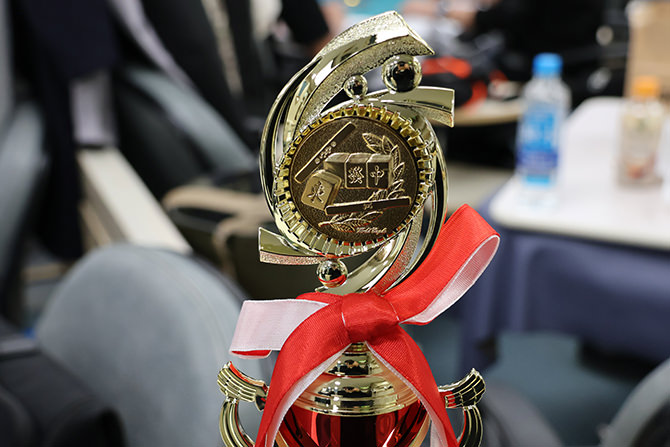 麻雀企業対抗リーグ トロフィー