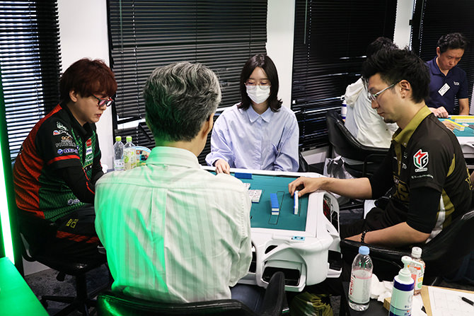 第5回 企業対抗麻雀プロアマ交流戦(2026)松本吉弘・石井一馬・竹内元太・鈴木たろう/朝比奈ゆり・内川幸太郎